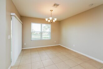 140 SE 2nd Pl in Cape Coral, FL - Building Photo - Building Photo