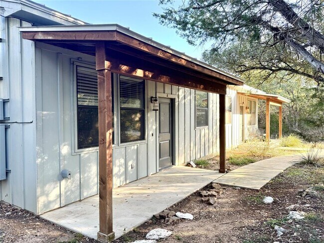 290 Hugo Rd in San Marcos, TX - Building Photo - Building Photo