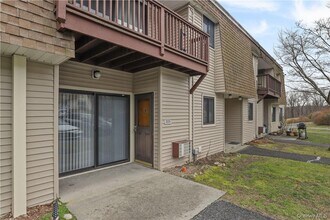 305 Vista on the Lake in Carmel, NY - Foto de edificio - Building Photo