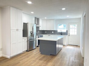 2825 8th Ave N in Texas City, TX - Building Photo - Building Photo