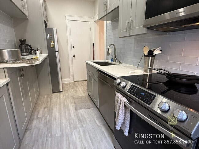 property at 370 Chestnut Hill Ave