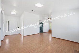 2531 W Glenbrook Way in Tucson, AZ - Building Photo - Building Photo