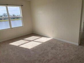 4211 Looking Glass Pl in Sanford, FL - Building Photo - Building Photo