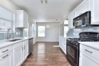 17921 Kenai Fjords Dr in Pflugerville, TX - Building Photo - Building Photo