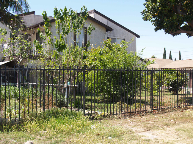 7272-7292 Park St in Westminster, CA - Foto de edificio - Building Photo