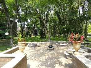 2800 Hamline Ave N in Roseville, MN - Building Photo - Building Photo