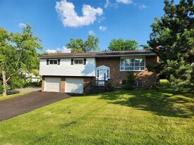 4152 Marietta Dr in Vestal, NY - Building Photo