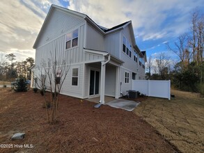 1032 Tidal Ln in Wilmington, NC - Foto de edificio - Building Photo