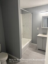 2054 W 98th St, Unit Unit Up in Cleveland, OH - Foto de edificio - Building Photo