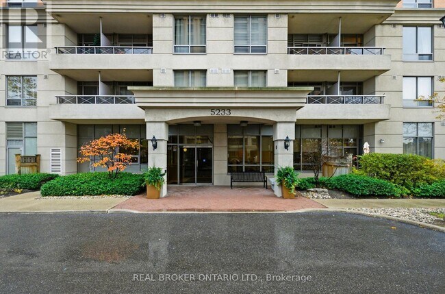 5233 Dundas St W in Toronto, ON - Building Photo - Building Photo