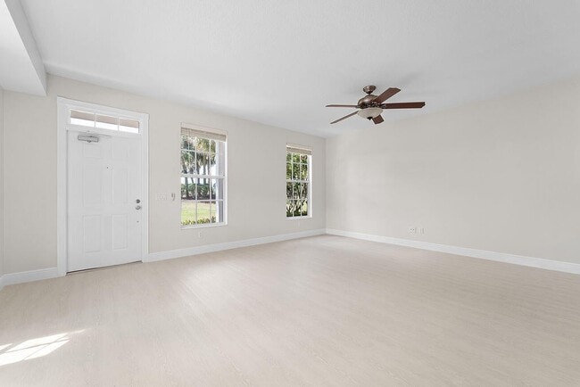 122 Ashley Ct in Jupiter, FL - Foto de edificio - Building Photo