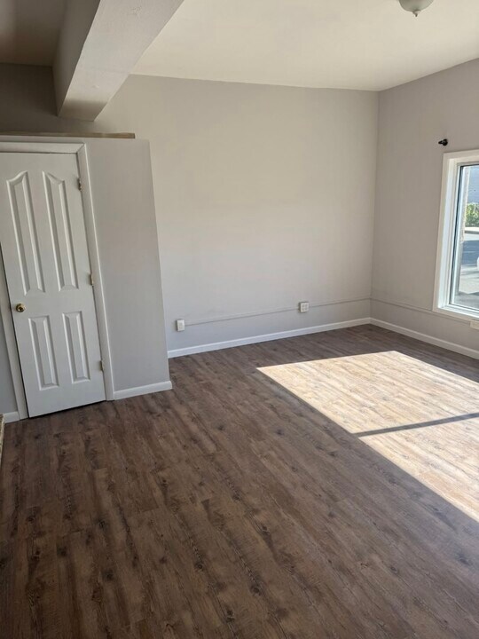 131 Naugatuck Ave in Milford, CT - Building Photo