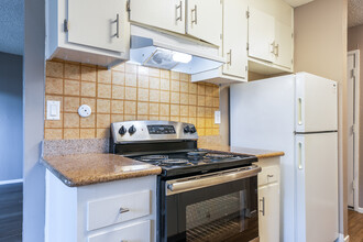 Warring Apartments in Berkeley, CA - Building Photo - Interior Photo