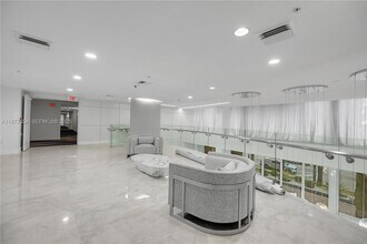 18800 NE 29th Ave, Unit 723 in Miami, FL - Foto de edificio - Building Photo