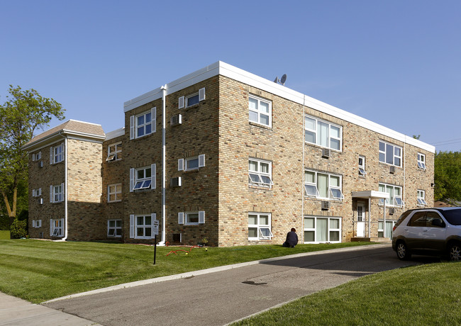 2500 Edgcumbe Ave Apartments in St. Paul, MN - Building Photo - Building Photo