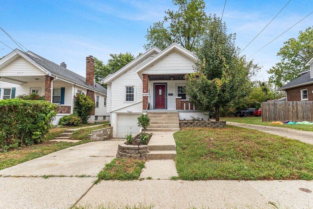 6716 Britton Ave in Cincinnati, OH - Building Photo
