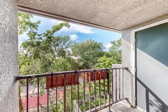 4303 Buena Vista St, Unit 306 in Dallas, TX - Building Photo - Building Photo