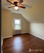 1061 King Georges Post Rd in Edison, NJ - Building Photo