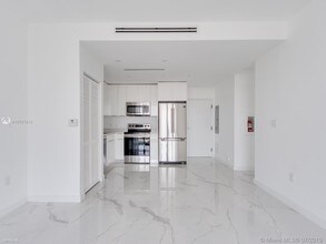 8425 Crespi Blvd-Unit -#3044 in Miami Beach, FL - Building Photo - Building Photo