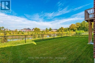 60 JOSEPH HARTMAN Crescent in Aurora, ON - Building Photo - Building Photo