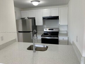 11098 SW 107th St in Miami, FL - Building Photo - Building Photo