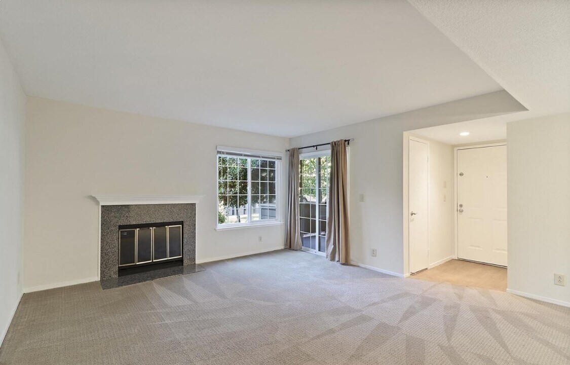 520 Canyon Oaks Dr, Unit #A in Oakland, CA - Building Photo