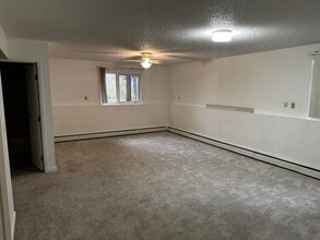 85 Pepperdine dr, Unit B in Fairbanks, AK - Foto de edificio - Building Photo