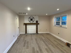 8104 Broadview Dr in Frederick, MD - Building Photo - Building Photo
