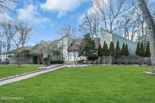 property at 8 Ross Ct