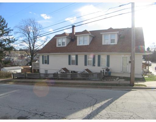 700 Patterson Ave in Jeannette, PA - Building Photo