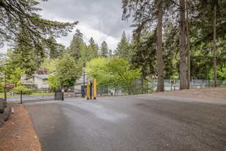 Coffee Creek Condominiums in Spanaway, WA - Building Photo - Building Photo