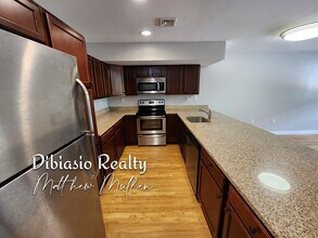 19 Pond St in Braintree, MA - Foto de edificio - Building Photo