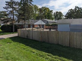 33250 N Indian Ln in Grayslake, IL - Building Photo