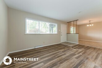 301 Imperial Dr in Hazelwood, MO - Building Photo - Building Photo