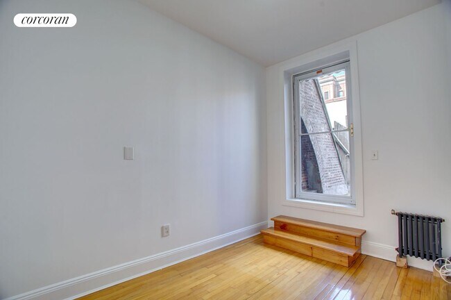 127 W 72nd St in New York, NY - Building Photo - Building Photo