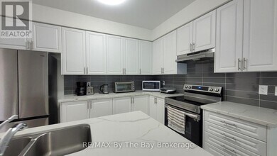 172 Rosanne Cir in Wasaga Beach, ON - Building Photo - Building Photo