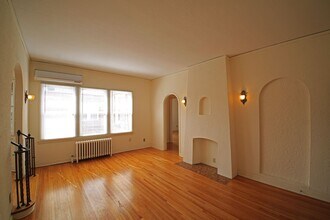 2806 Xerxes Ave S in Minneapolis, MN - Building Photo - Interior Photo