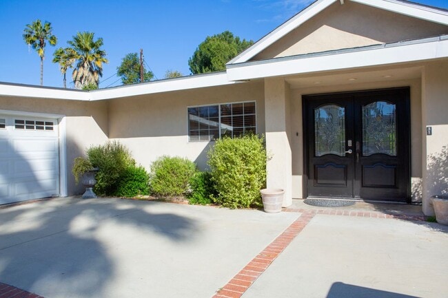 property at 5200 Valley Circle Blvd