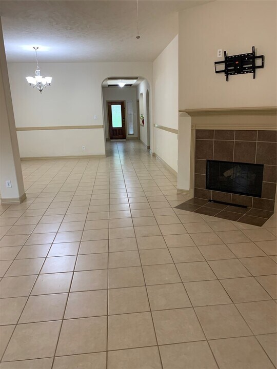 254 Hearthshire Cir in Magnolia, TX - Foto de edificio