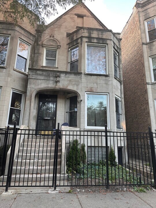 4930 S St Lawrence Ave in Chicago, IL - Building Photo