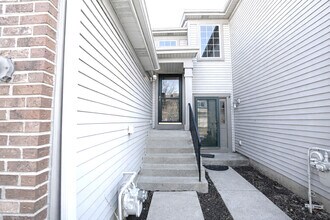 1084 Park Hill Cir in Aurora, IL - Building Photo - Building Photo