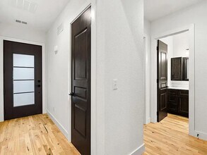 105-107 E Maplewood Ln in Raymore, MO - Building Photo - Building Photo