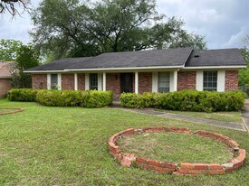 242 Adler Dr in Montgomery, AL - Building Photo