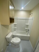 188 Duck Pond Rd, Unit 2 in Lytle, TX - Foto de edificio - Building Photo