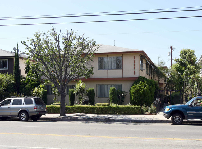 12858-12860 Oxnard St in North Hollywood, CA - Foto de edificio - Building Photo