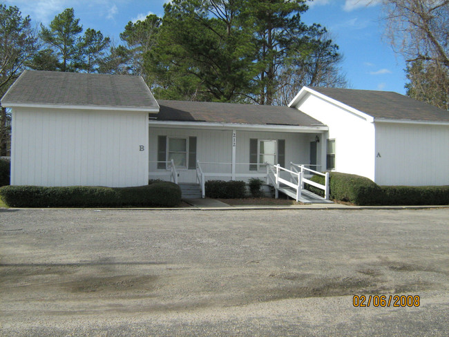 212 Pinckney St S in Timmonsville, SC - Building Photo - Building Photo