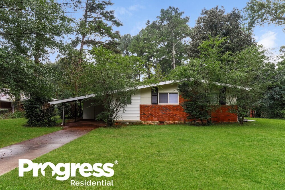 2351 Pinewood Dr Photo