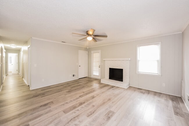 436 Ravenscroft Rd in West Columbia, SC - Building Photo - Building Photo