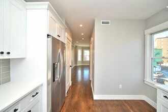 8 Chestnut Ave in Boston, MA - Building Photo - Building Photo