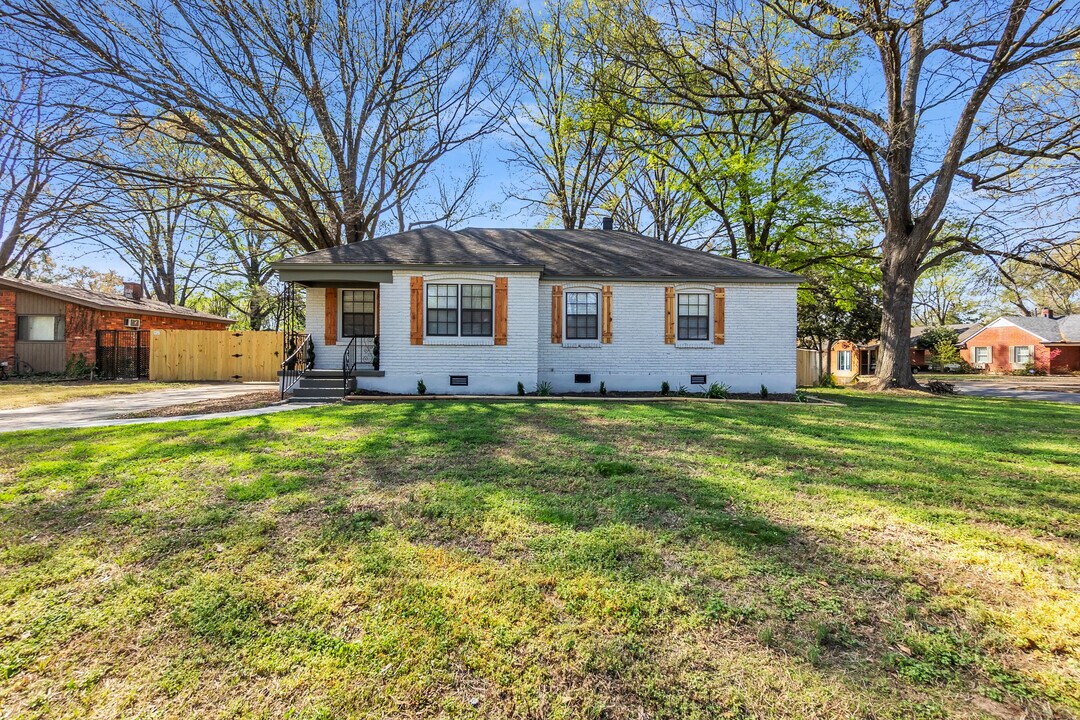 4895 Helene Rd in Memphis, TN - Building Photo